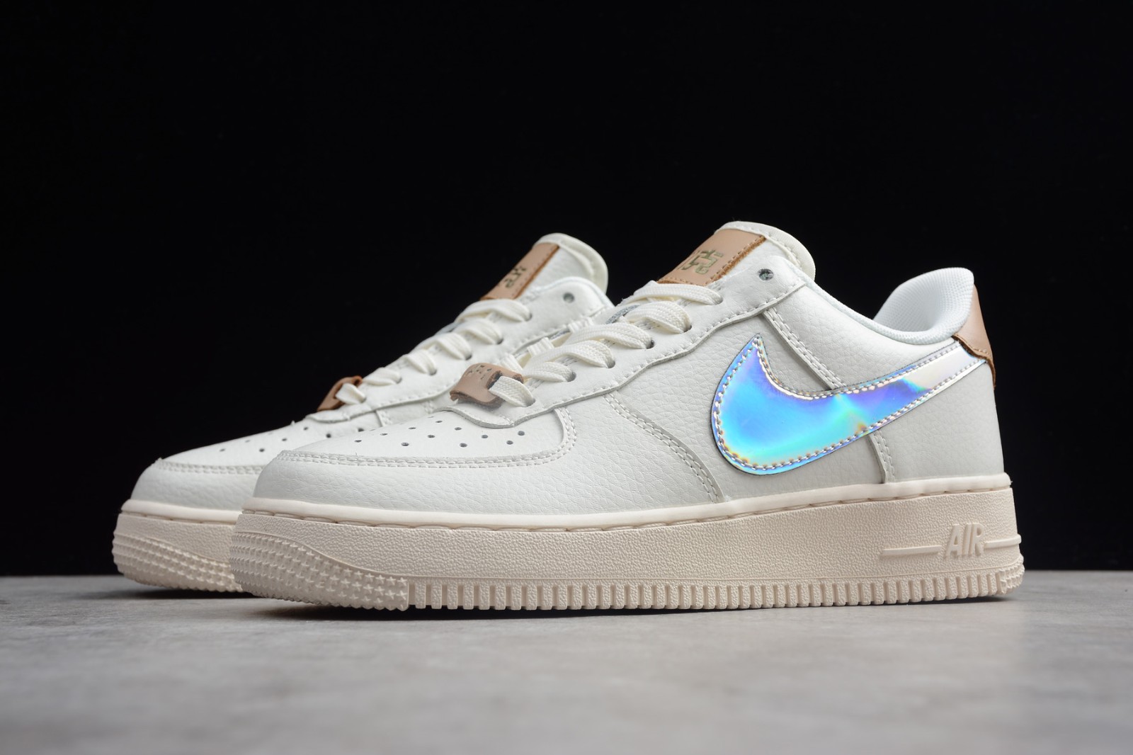 nike air force 1 silver logo