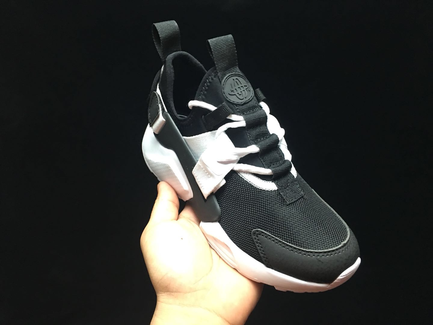 huarache run ultra black and white