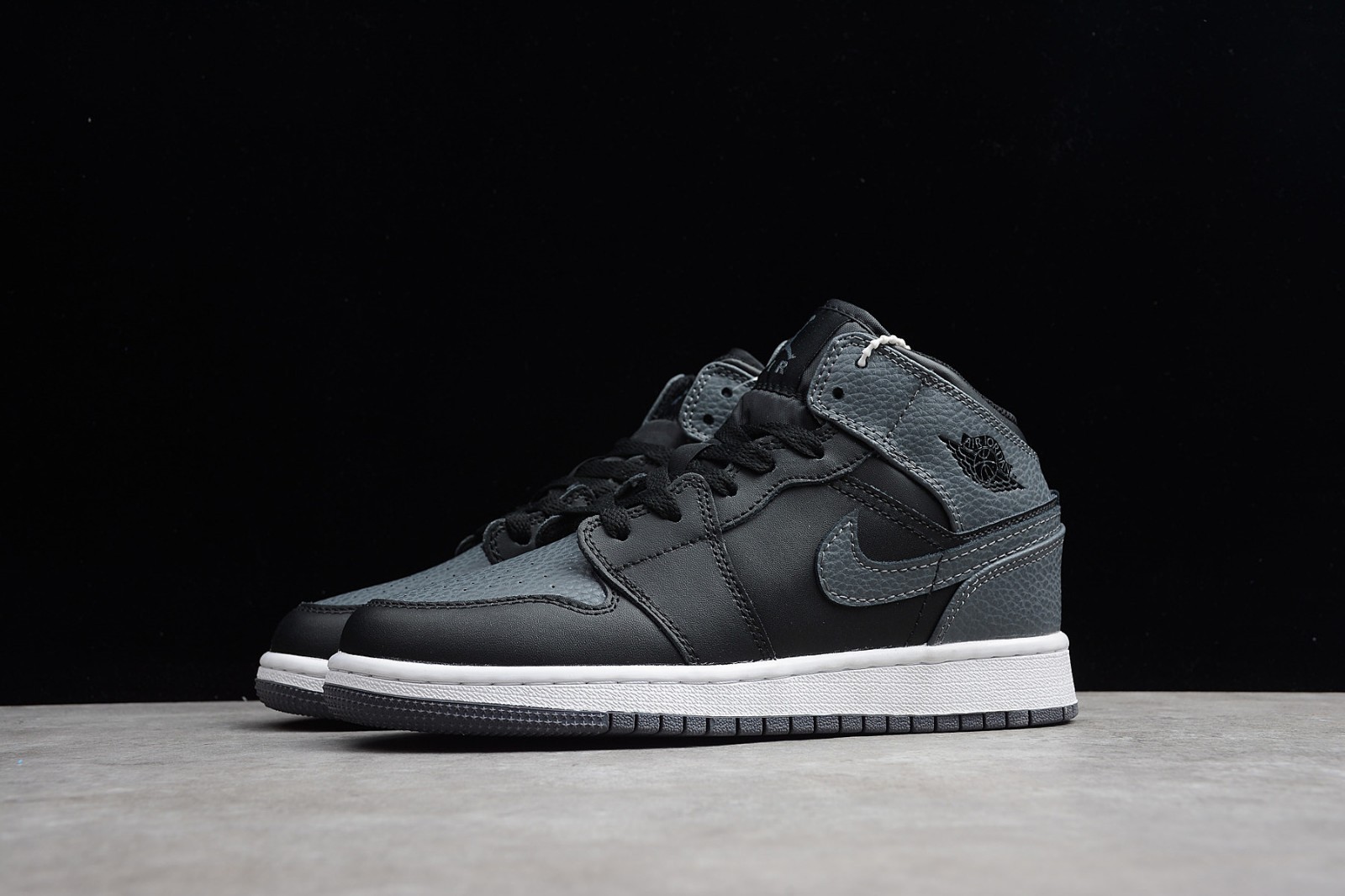 nike air jordan mid 1 black