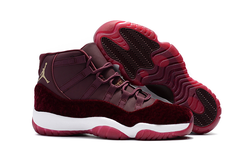maroon nike basketball shoes