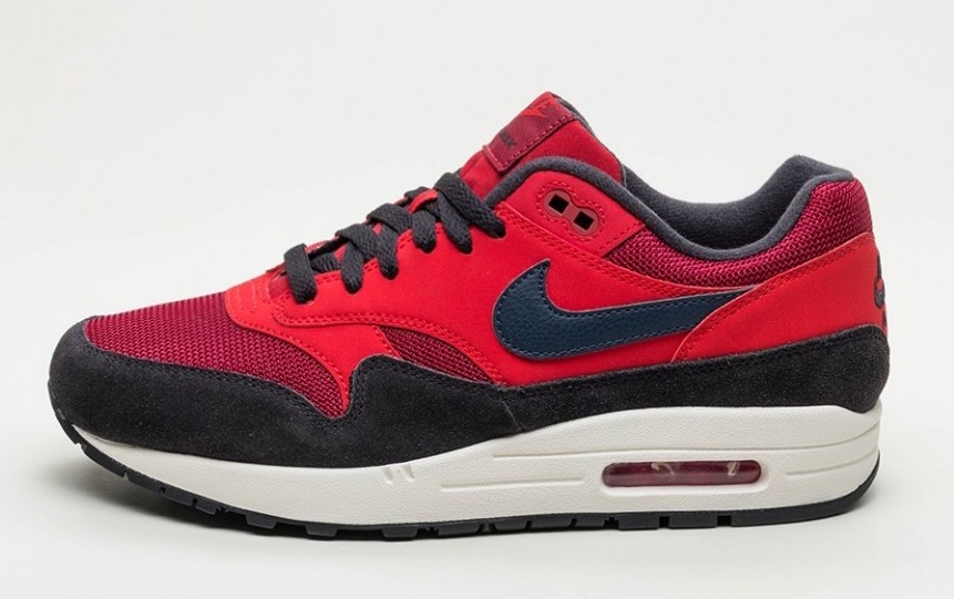 navy blue and red nike air max