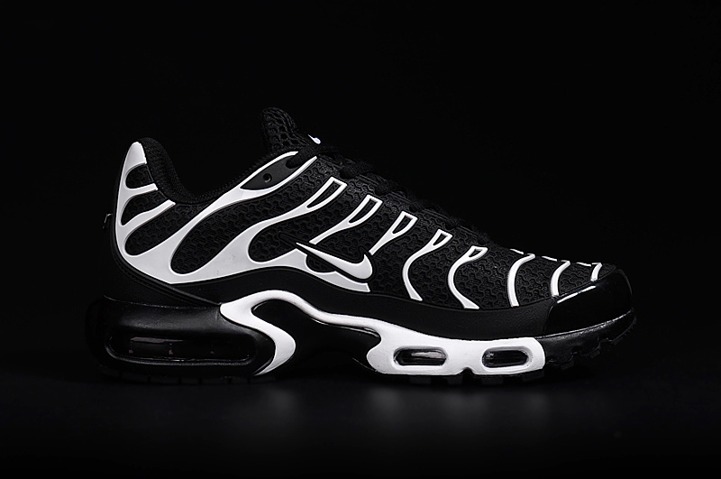 nike tn black size 9