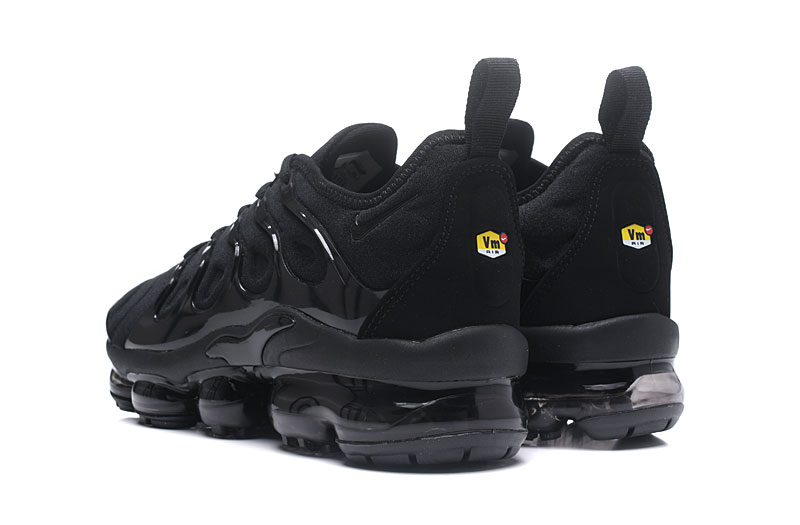 vapor max plus sneakers