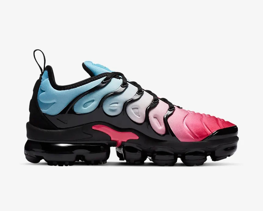 pink and black vapormax plus