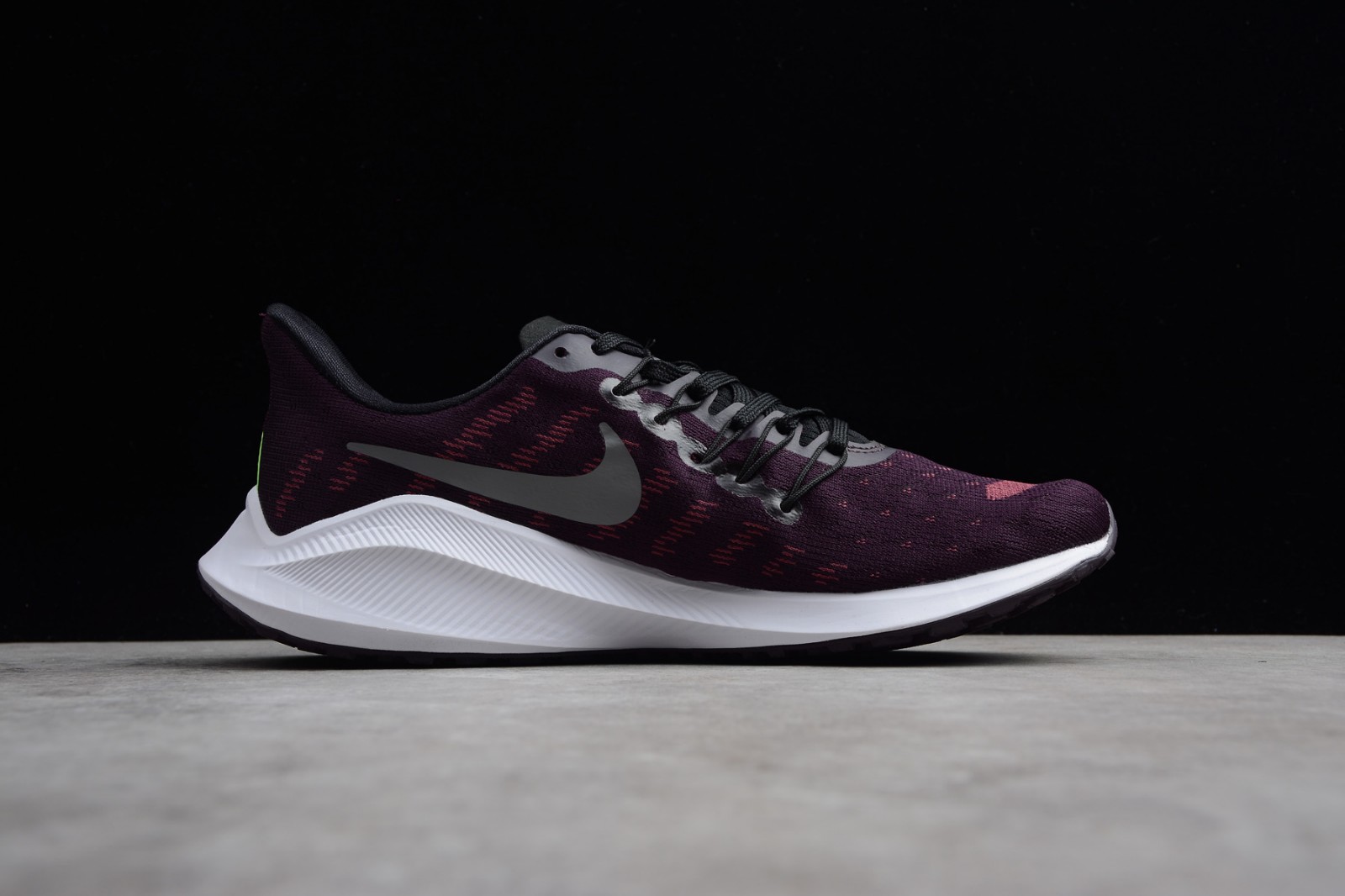 nike air zoom burgundy