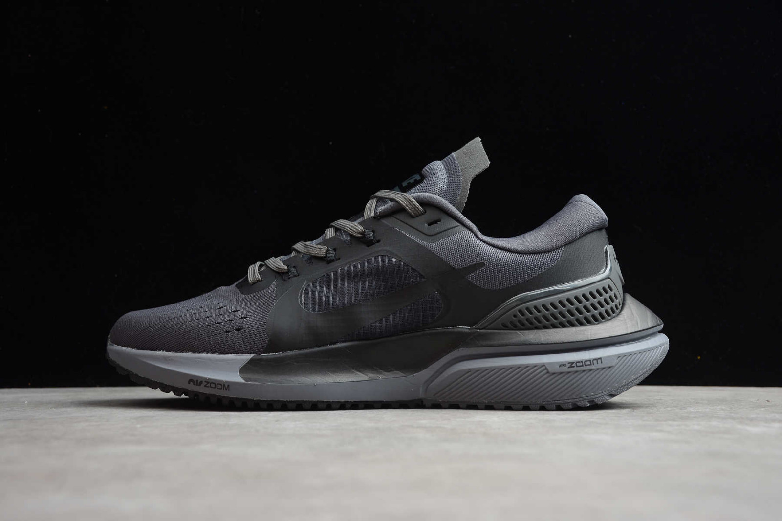 nike air zoom vomero 15 men's running shoes