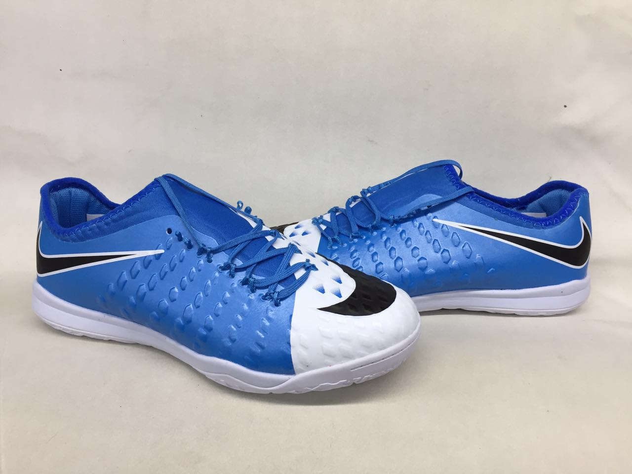 nike hypervenom phantom 3 blue and white