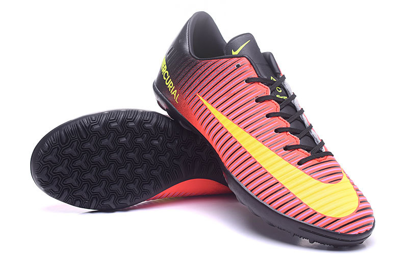 nike flat football shoes