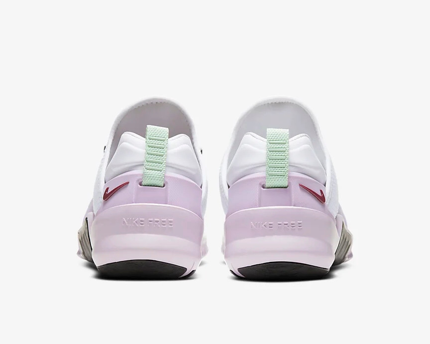 nike training metcon 2 trainers in white and lilac