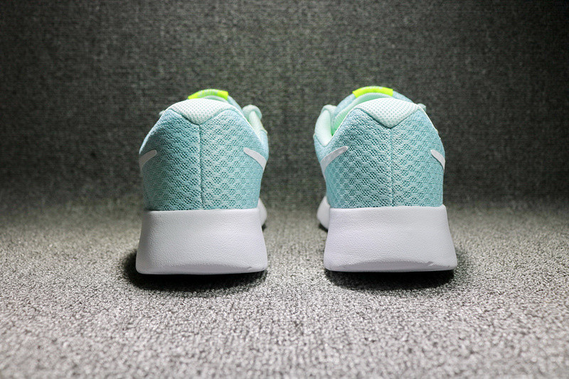 nike tanjun running shoes