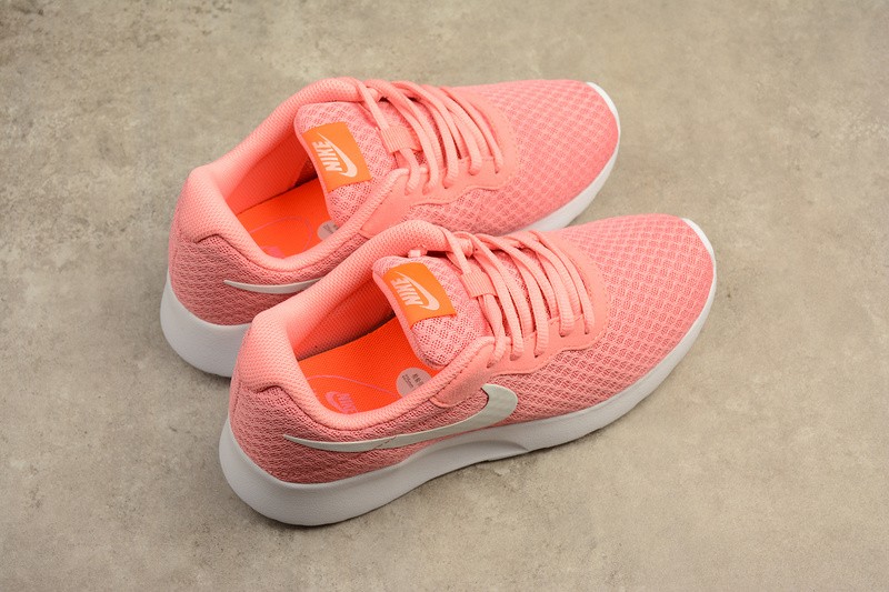 nike tanjun trainers pink