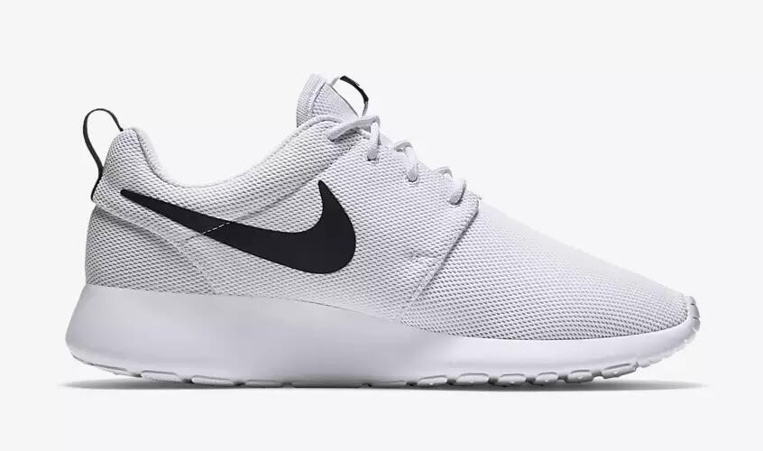 nike roshe one black and white