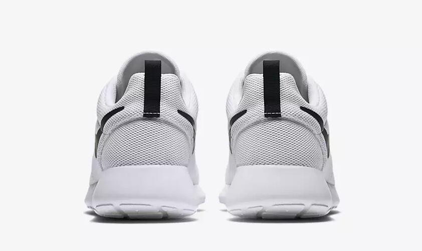 nike roshe one black and white
