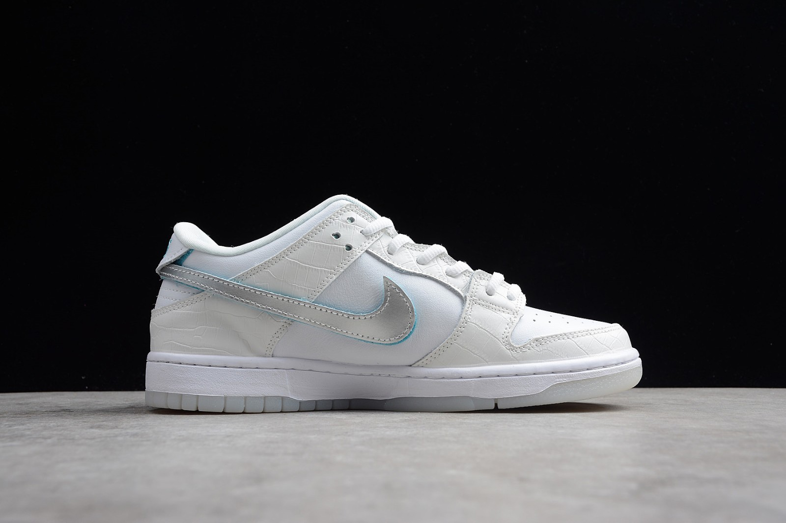 white diamond nike sb
